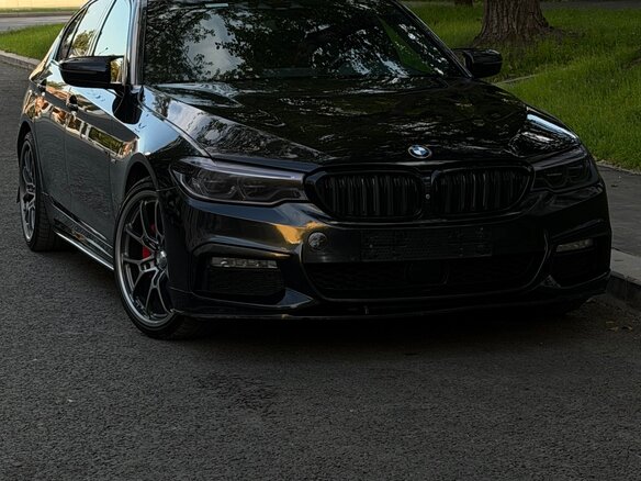 2017 BMW 5 серии 530d xDrive VII (G30/G31/G38), чёрный, 4700000 рублей - вид 3