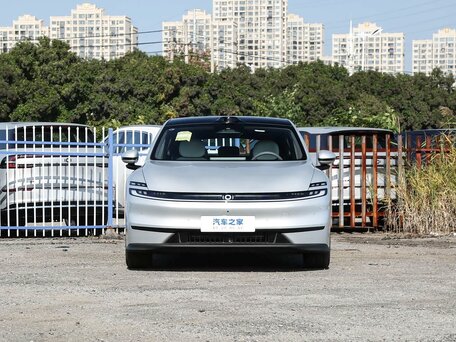 2026 Changan Qiyuan A06 28.39 kWh, серебристый, 2625000 рублей, вид 3
