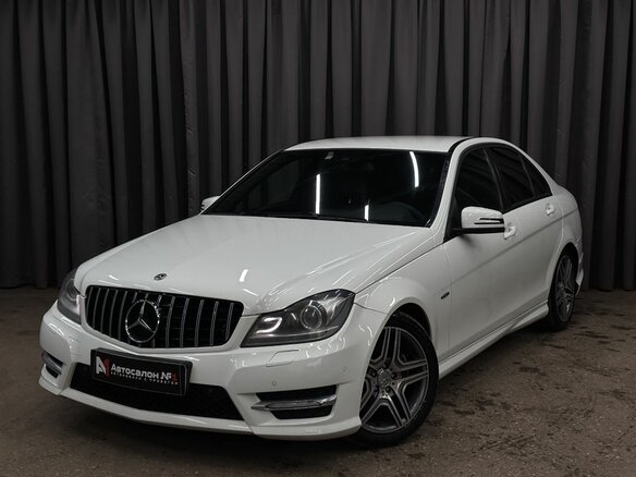 2011 Mercedes-Benz C-Класс 180 BlueEFFICIENCY III (W204) Рестайлинг, белый - вид 1