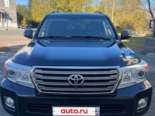 2014 Toyota Land Cruiser 200 Series Рестайлинг 1, чёрный, 4400000 рублей, вид 3
