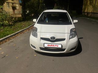 2010 Toyota Yaris III, белый, 450000 рублей, вид 1