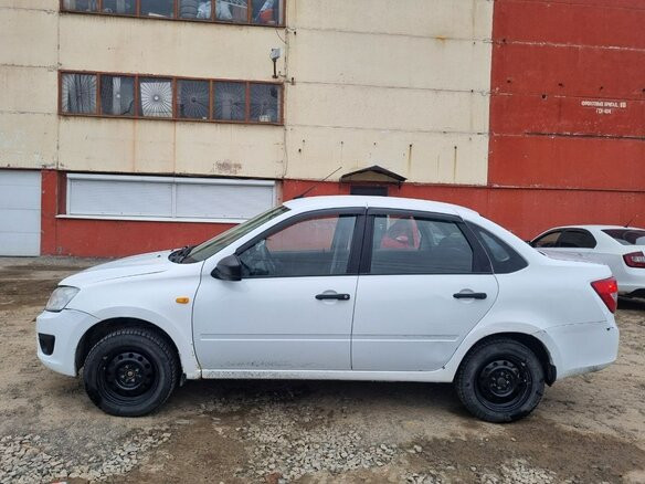 2017 Lada (ВАЗ) Granta I, белый, 310000 рублей - вид 2