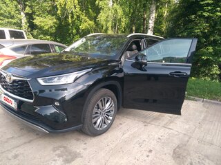 2025 Toyota Highlander IV (XU70), чёрный, 5700000 рублей, вид 3