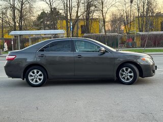 2009 Toyota Camry VI (XV40) Рестайлинг, серебристый, 1320000 рублей, вид 3