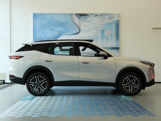 2026 Omoda C7, серебристый, 3299000 рублей, вид 4