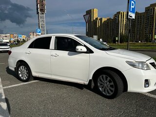2010 Toyota Corolla X (E140, E150) Рестайлинг, белый, 700000 рублей, вид 4