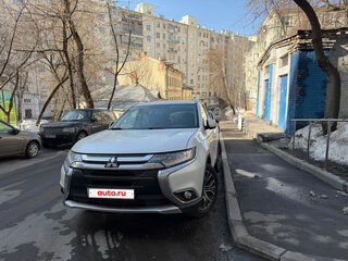 2016 Mitsubishi Outlander III Рестайлинг 2, белый, 1900000 рублей, вид 2