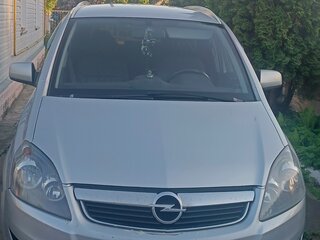 2012 Opel Zafira B Рестайлинг, серебристый, 650000 рублей, вид 1