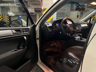 2011 Volkswagen Touareg II, белый, 1550000 рублей, вид 4