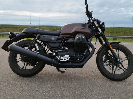 2019 Moto Guzzi V 7 III, коричневый, 557227 рублей, вид 4