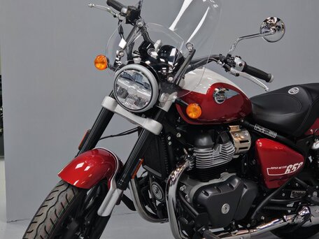 2025 Royal Enfield Super Meteor, красный, 792000 рублей, вид 3