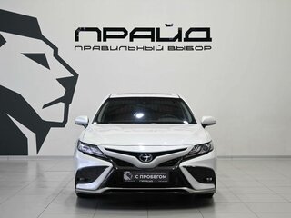 2022 Toyota Camry VIII (XV70) Рестайлинг, белый, 3379900 рублей, вид 2