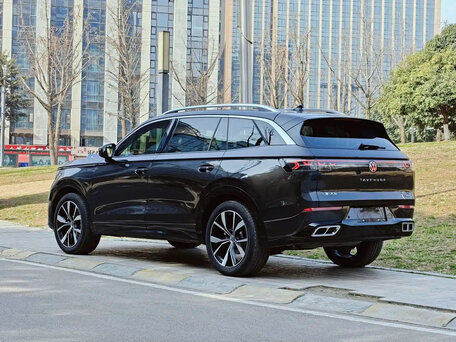 2023 Volkswagen Tavendor I, чёрный, 4350000 рублей, вид 2