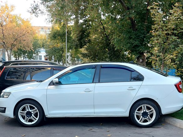 2019 Skoda Rapid I Рестайлинг, белый, 700000 рублей - вид 3