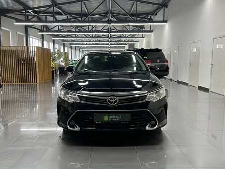 2015 Toyota Camry VII (XV50) Рестайлинг, чёрный, 1605000 рублей, вид 3