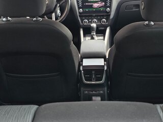2018 Skoda Octavia III (A7) Рестайлинг, белый, 2150000 рублей, вид 3