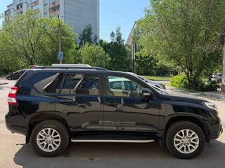 2015 Toyota Land Cruiser Prado 6-speed 150 Series Рестайлинг 1, чёрный, 3500000 рублей, вид 3