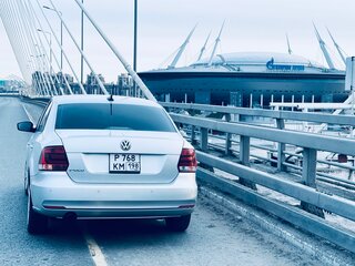 2017 Volkswagen Polo V Рестайлинг, серебристый, 999000 рублей, вид 3