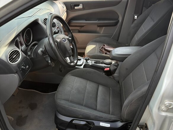 2011 Ford Focus II Рестайлинг, серебристый, 600000 рублей - вид 10