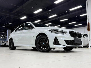 2022 BMW 1 серии 120i III (F52) Рестайлинг, белый, 1570000 рублей, вид 3