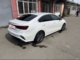 2022 Kia Cerato IV Рестайлинг, белый, 2800000 рублей, вид 4