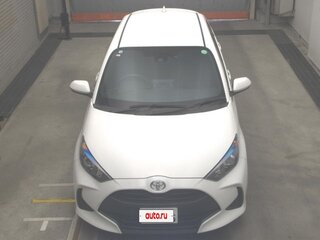 2022 Toyota Yaris IV, белый, 1151000 рублей, вид 1