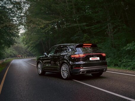 2018 Porsche Cayenne III, чёрный, 5290000 рублей, вид 4