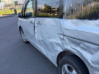 2011 Nissan Serena IV (C26), серебристый, 750000 рублей, вид 3
