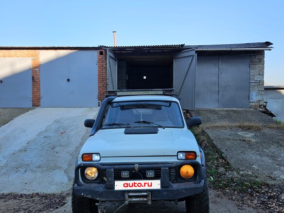 2002 Lada (ВАЗ) 2121 (4x4) I Рестайлинг, белый, 600000 рублей - вид 1