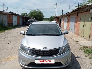 2013 Kia Rio III, серебристый, 900000 рублей, вид 1