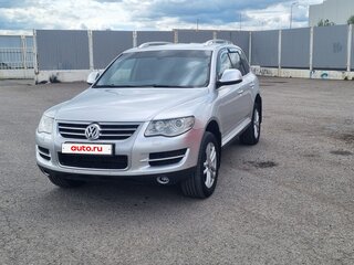 2009 Volkswagen Touareg I Рестайлинг, серебристый, 1300000 рублей, вид 2