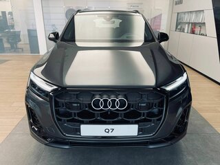 2025 Audi Q7 45 TFSI II (4M) Рестайлинг 2, серый, 11890000 рублей, вид 3