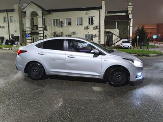 2017 Hyundai Solaris II, серебристый, 620000 рублей, вид 5