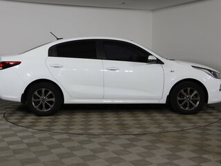 2017 Kia Rio IV, белый, 1299990 рублей, вид 4