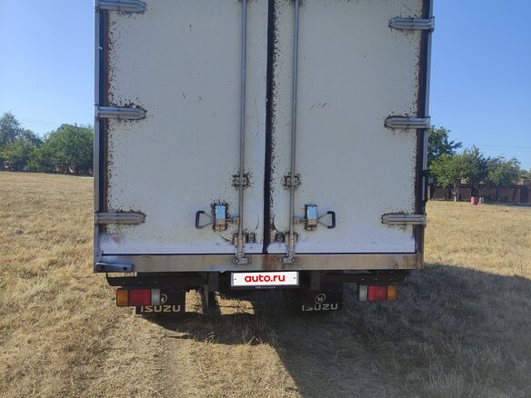 2001 Isuzu Elf (N-series), белый, 1350000 рублей - вид 2