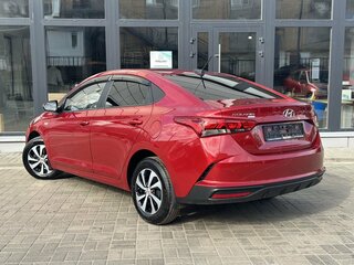 2021 Hyundai Solaris II Рестайлинг, красный, 1600000 рублей, вид 2