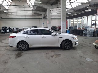 2019 Kia Optima IV Рестайлинг, белый, 1280000 рублей, вид 4