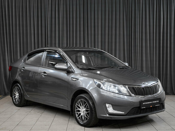 2012 Kia Rio 5-speed III, серый, 700000 рублей - вид 2