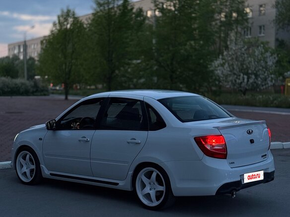 2016 Lada (ВАЗ) Granta Sport I, белый, 800000 рублей - вид 3