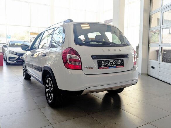 2026 Lada (ВАЗ) Granta Cross I Рестайлинг, белый, 1247900 рублей - вид 2