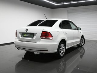 2016 Volkswagen Polo V Рестайлинг, белый, 890000 рублей, вид 2