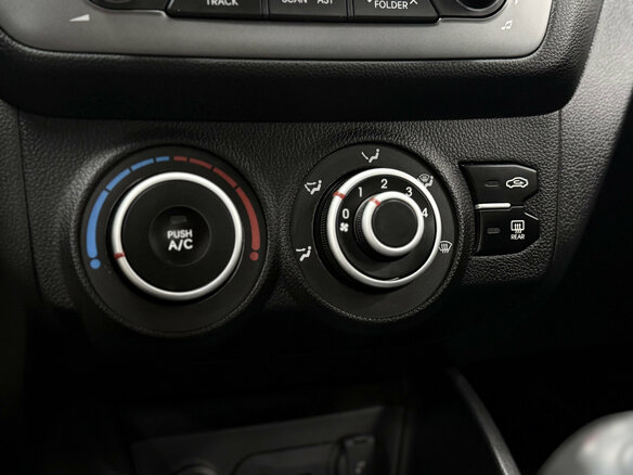 2013 Kia Rio 5-speed III, серый, 1020000 рублей - вид 10
