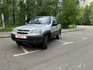 2013 Chevrolet Niva I Рестайлинг, серебристый, 450000 рублей, вид 1