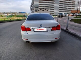 2009 BMW 7 серии Long 730Ld V (F01/F02/F04), белый, 1400000 рублей, вид 3