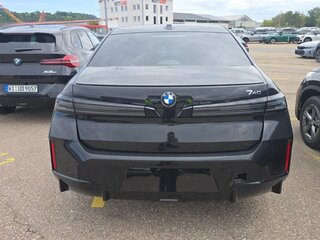 2026 BMW 7 серии 740 xDrive VII (G70) Рестайлинг, чёрный, 22660000 рублей, вид 5