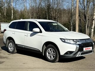 2019 Mitsubishi Outlander III Рестайлинг 3, белый, 1900000 рублей, вид 5