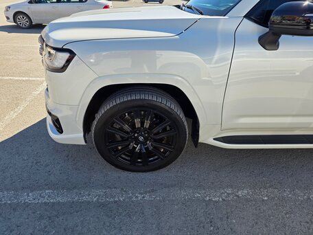 2021 Toyota Land Cruiser 300 Series, белый, 11200000 рублей, вид 5
