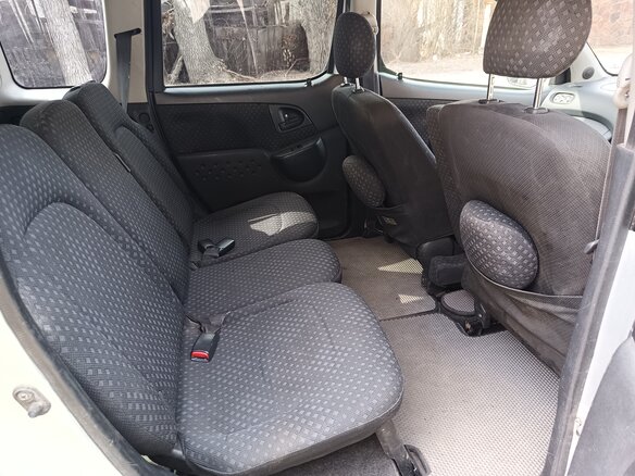 2003 Toyota FunCargo, серый, 370000 рублей - вид 16