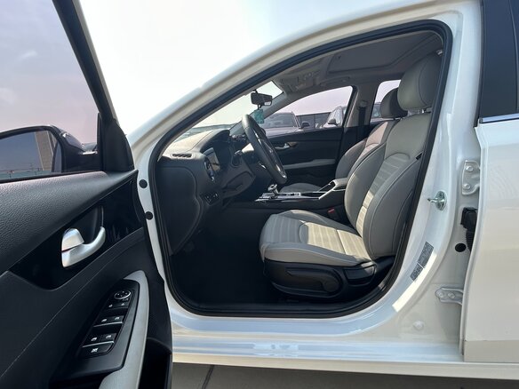 2022 Kia K3 II (China Market) Рестайлинг, белый, 2033000 рублей - вид 23