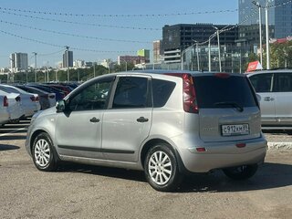 2012 Nissan Note I Рестайлинг, серебристый, 695000 рублей, вид 4